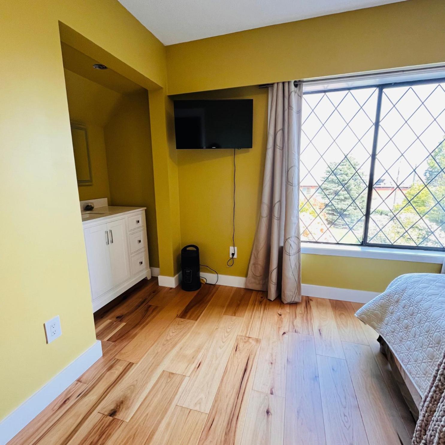 Oceanside Manor - Fancy Room - Golf Course & Beach View Qualicum Beach Exteriör bild