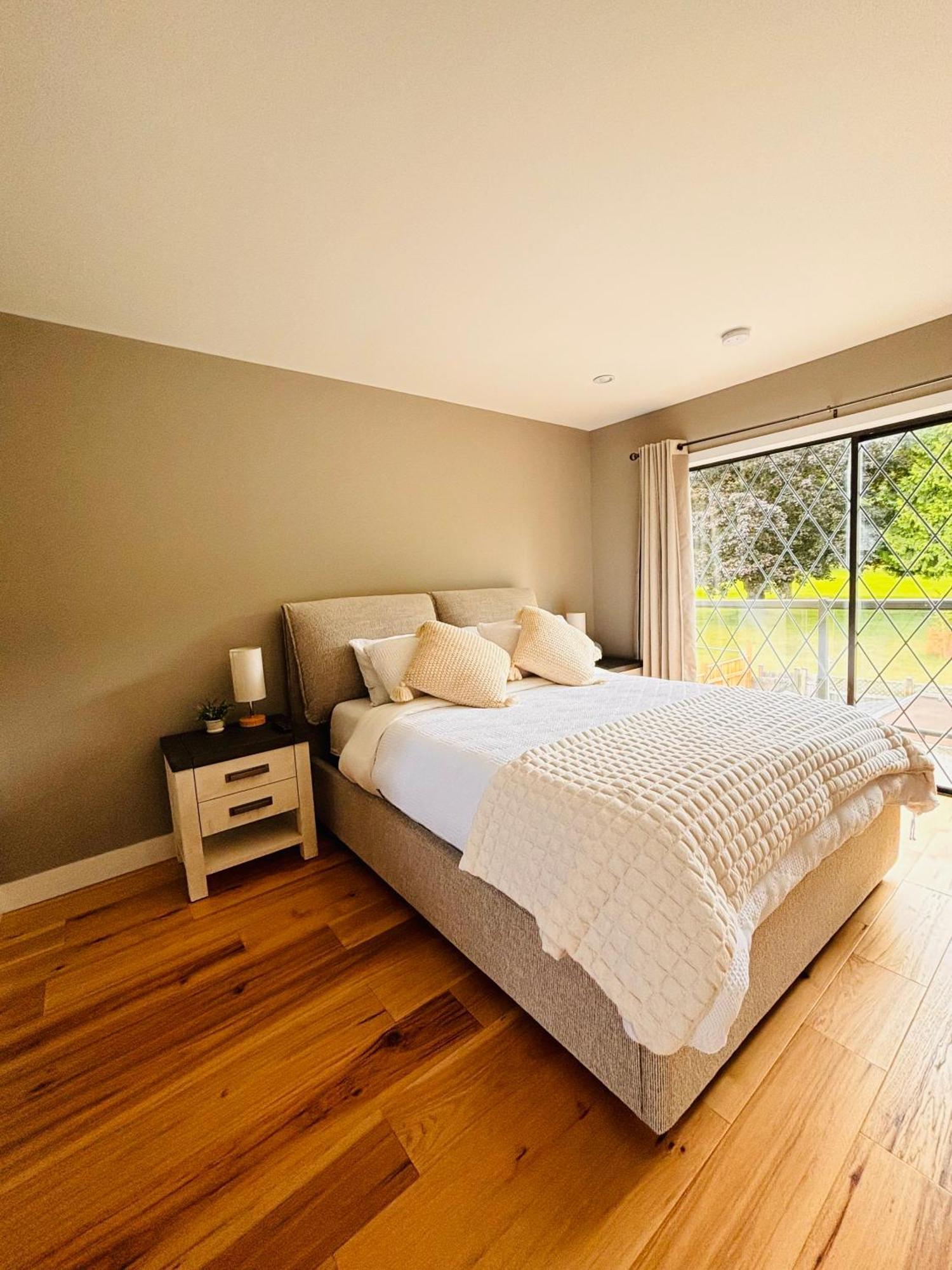 Oceanside Manor - Fancy Room - Golf Course & Beach View Qualicum Beach Exteriör bild
