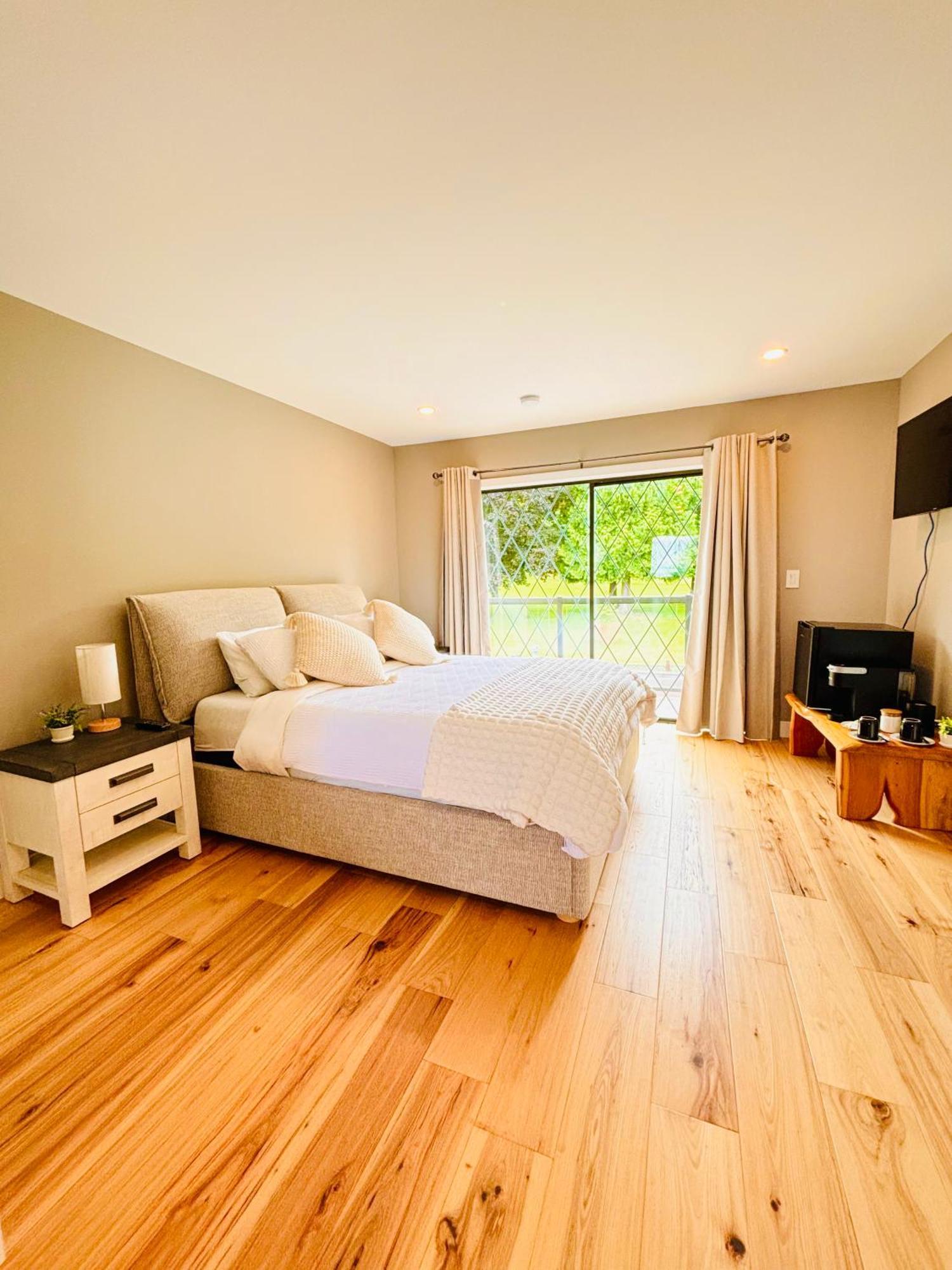 Oceanside Manor - Fancy Room - Golf Course & Beach View Qualicum Beach Exteriör bild