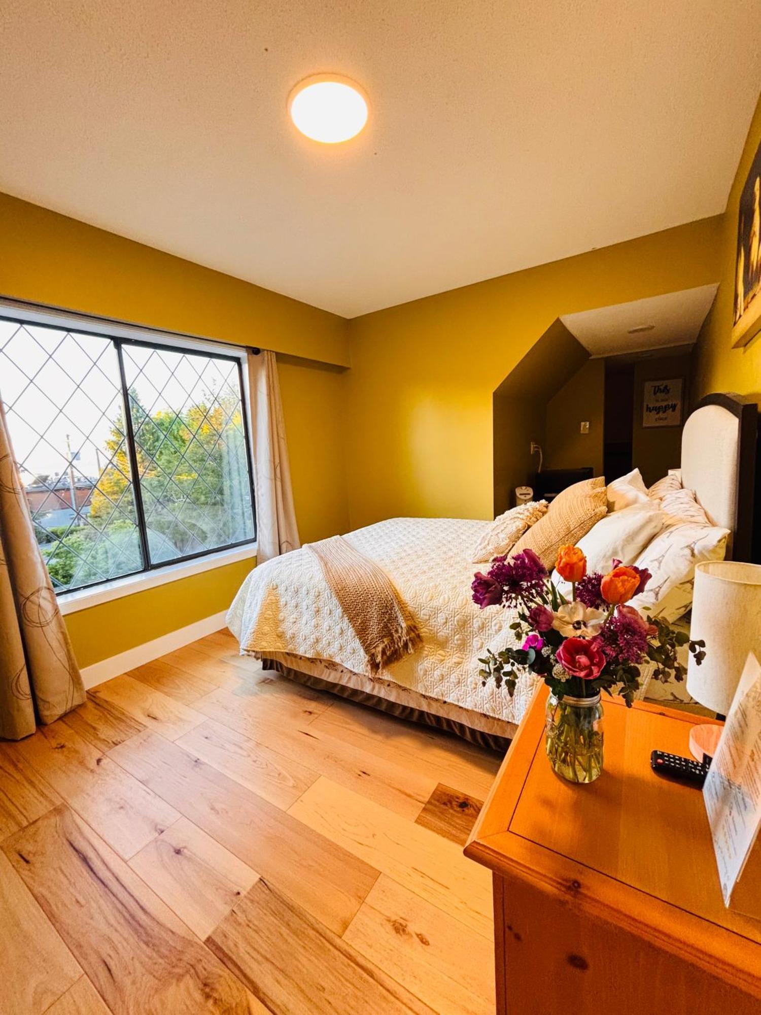 Oceanside Manor - Fancy Room - Golf Course & Beach View Qualicum Beach Exteriör bild